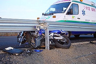 Motoristas lamentan que el aumento de fallecidos en 2013 rompe con la tendencia a la baja registrada desde 2008 Guardarrailes_asesinos_accidente01